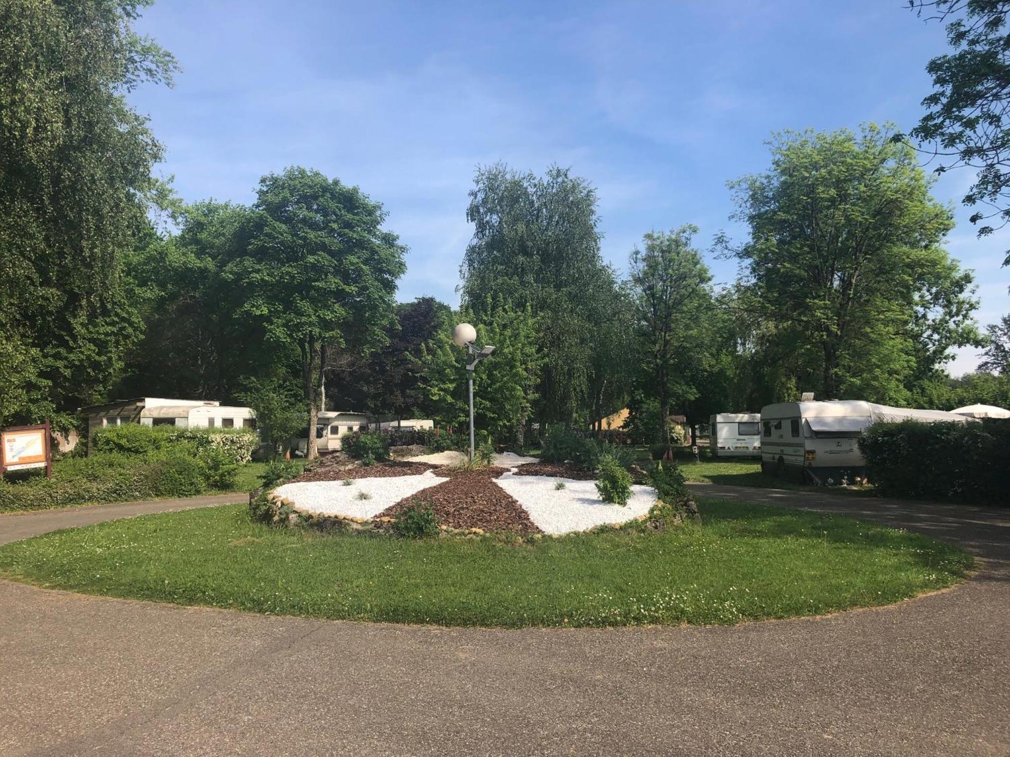 Camping Les Lupins Seppois-le-Bas Екстер'єр фото